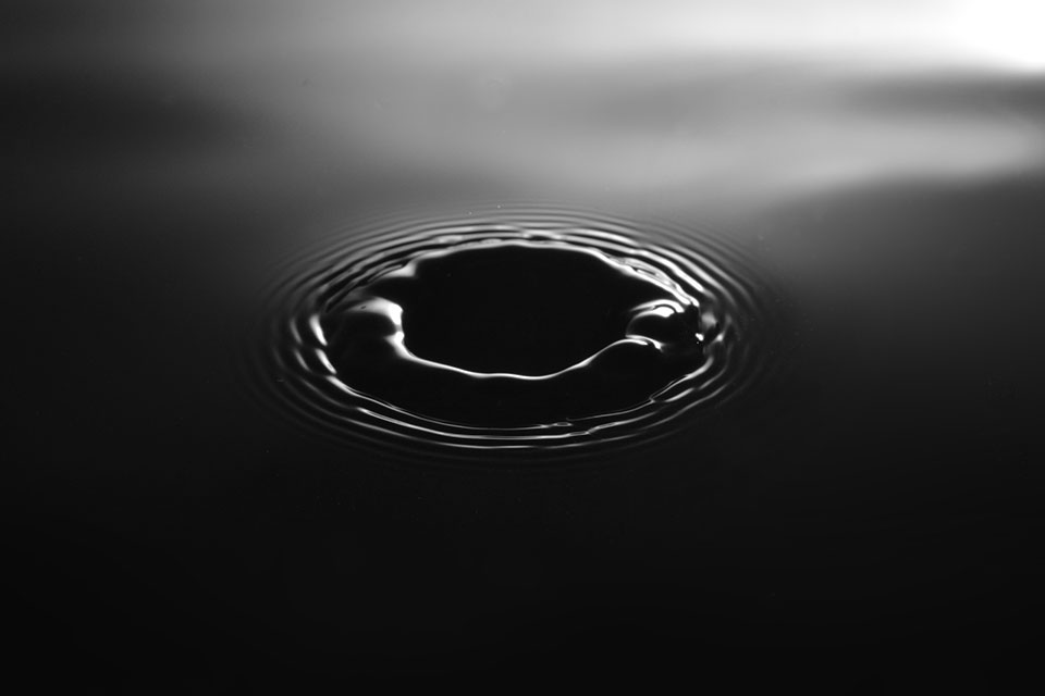 A splash in dark water. Photo by Julian Böck/Unsplash