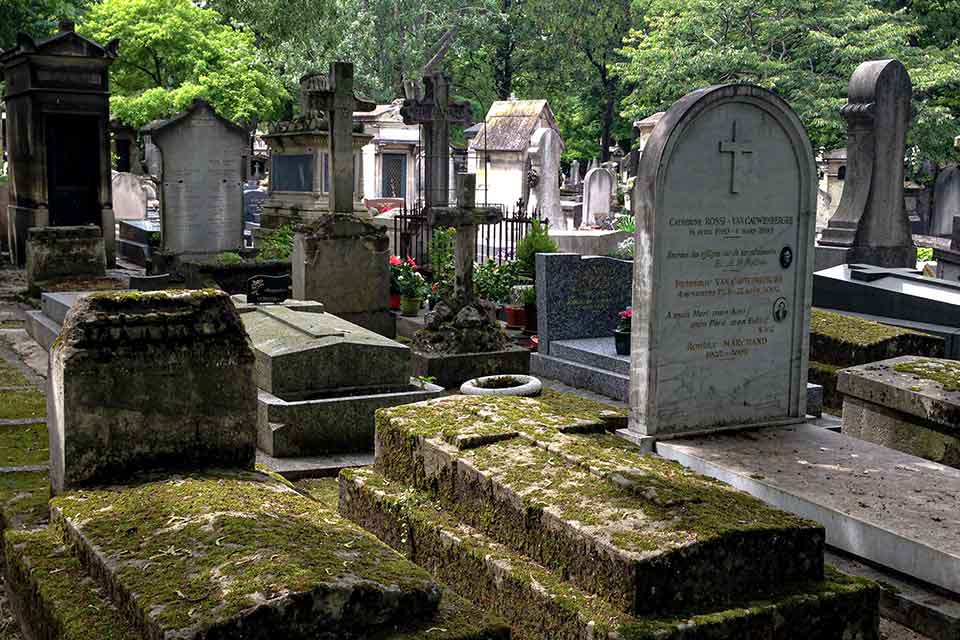 A photograph of a graveyard