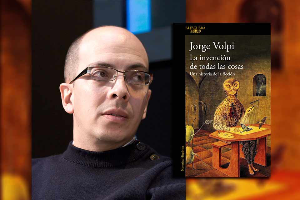 A photograph of Jorge Volpi with the cover to his book La invencion de todas las cosas