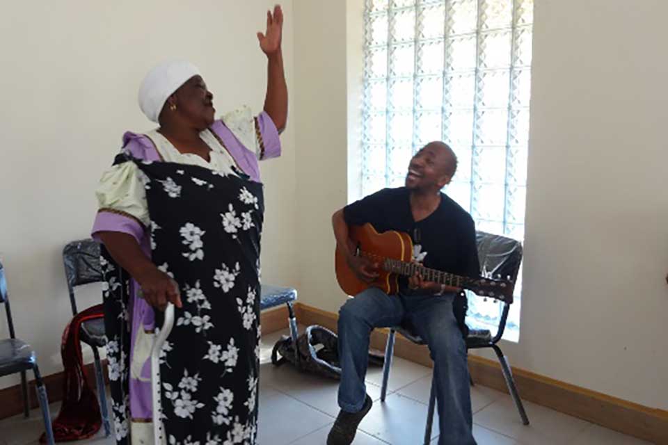 Vanona Bila’s mother singing a Xitsonga traditional song, accompanied by Xoli Norman’s guitar